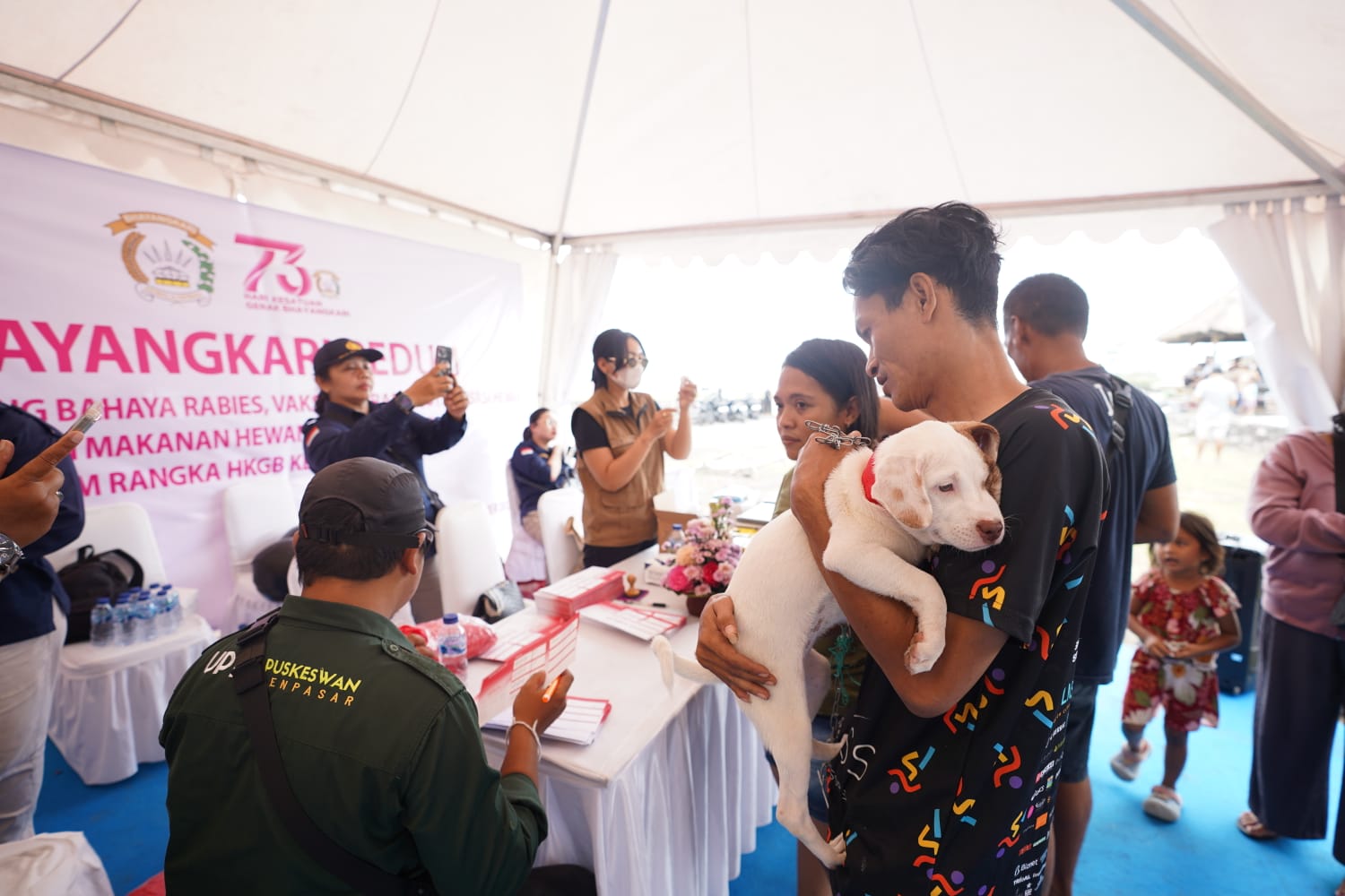 HalloNews - Waketum Bhayangkari Kampanye Rabies, 350 Ekor Hewan Divaksin di Polres Buleleng
