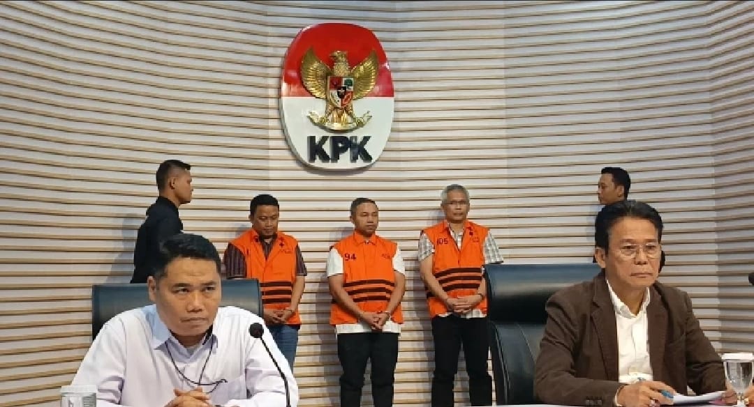 KPK menetapkan Gubernur Riau Abdul Wahid sebagai tersanga korupsi terkait jatah fee penambahan anggaran unit kerja di Dinas Pekerjaan Umum, Penataan Ruang, Perumahan, Kawasan Permukiman dan Pertanahan (PUPR PKPP). (Dok KPK)