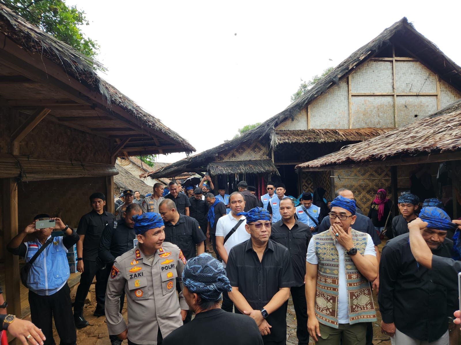 1000 orang Suku Adat Baduy Kanekes, terima Paket Bakti Sosial Kementerian Imigrasi dan Pemasyarakatan bersama Yayasan Arridho Berdikari Sejati (Dok Imipas)